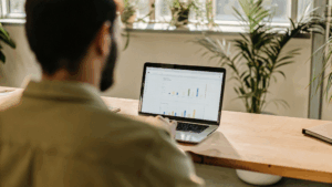 Jak czytać podstawowe raporty w Google Analytics 4